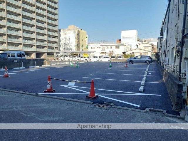 �k�����Ƀp�[�L���O �����O��